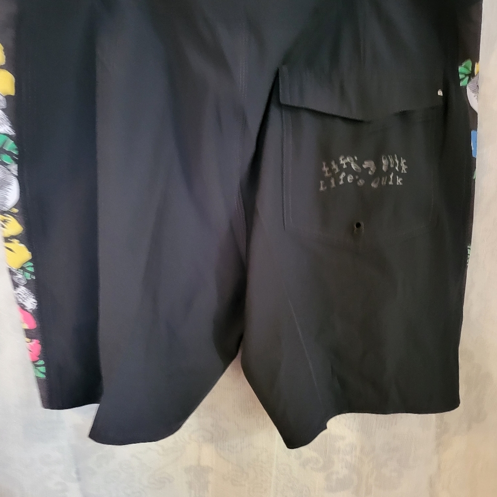 Quicksilver Men's Highline Skull Chain 18 Boardshort  Swim Trunk Size 40 - Picture 11 of 13
